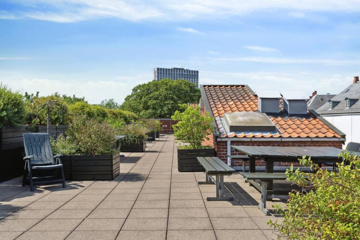 First Row Apartment With Balcony To The Ramparts 哥本哈根 外观 照片